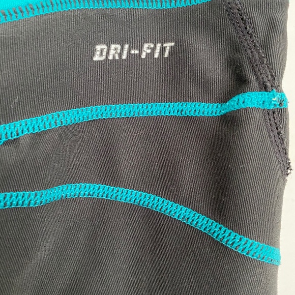 💥3/$25💥 NIKE Dri-Fit Workout Gray Capris Leggings Size M - Picture 4 of 9